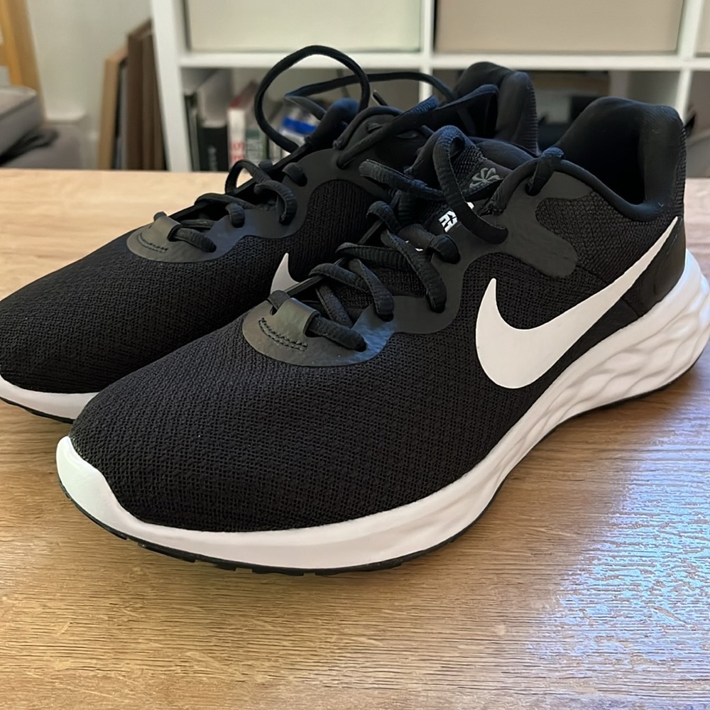 Nike Revolution 6 - size 8.5